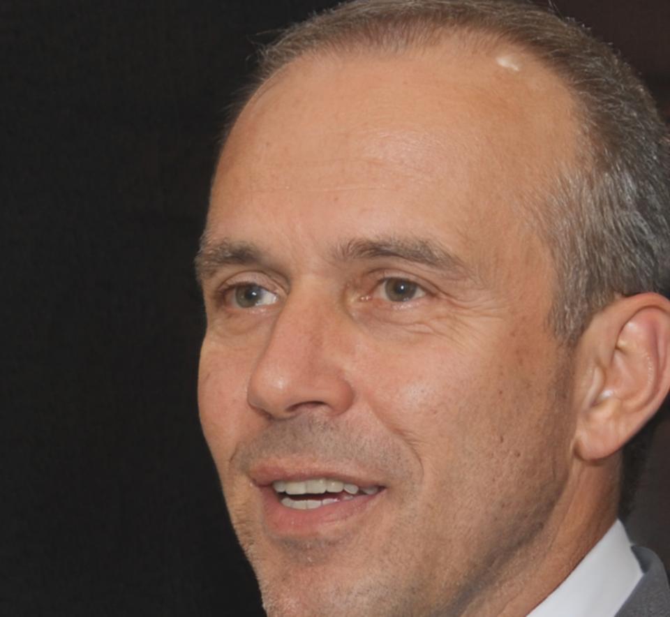 Carlos Mendoza, Director de Estrategia Financiera en zentaraqentilo